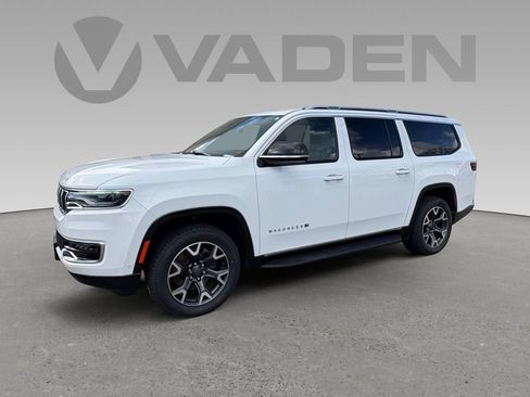 Certified 2024 Jeep Wagoneer L Series III w/ Flexible Seating Group AWD/4WD image 21