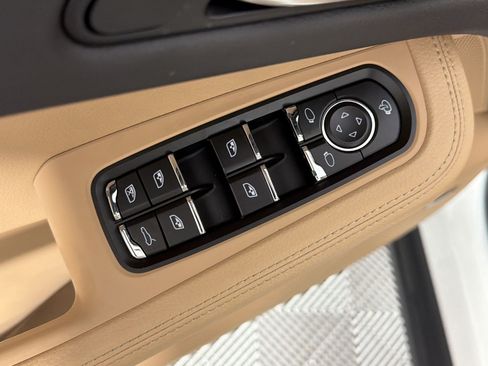 Certified 2024 Porsche Macan AWD/4WD image 14