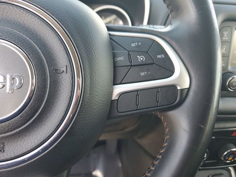 Used 2018 Jeep Compass Latitude image 21