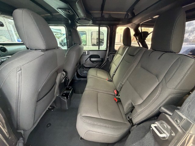Used 2022 Jeep Wrangler Unlimited Sport AWD/4WD image 4