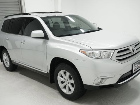 Used 2013 Toyota Highlander SE image 3