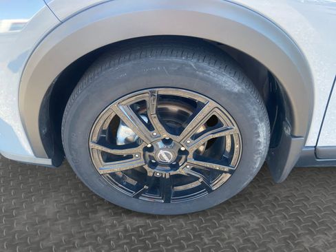 Used 2024 Nissan Kicks SR w/ SR Premium Package FWD image 9