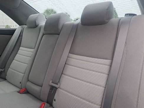 Used 2015 Toyota Camry LE image 8