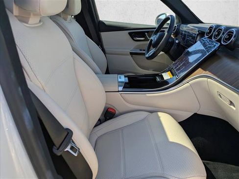 Used 2024 Mercedes-Benz GLC 300 image 29