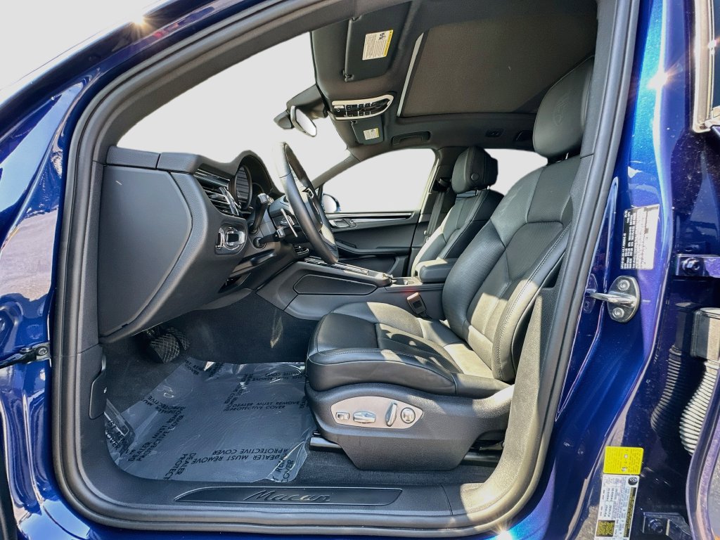 Certified 2026 Porsche Macan AWD/4WD image 5