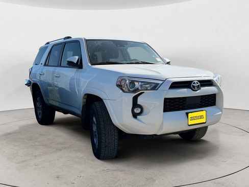 Used 2022 Toyota 4Runner SR5 Premium w/ Moonroof Package AWD/4WD image 4