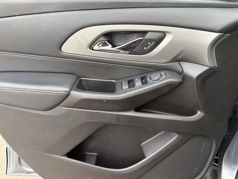 Used 2021 Chevrolet Traverse LS image 12
