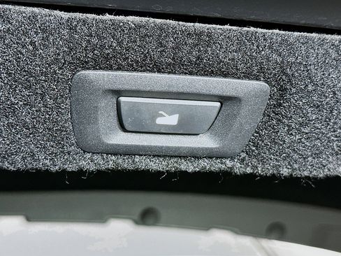 Used 2024 Lucid Air Pure RWD image 29