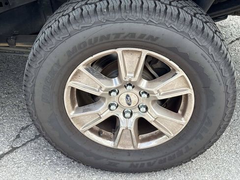 Used 2015 Ford F150 XLT w/ Equipment Group 302A Luxury AWD/4WD image 12