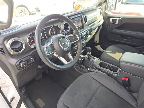 Used 2023 Jeep Gladiator Overland image 18