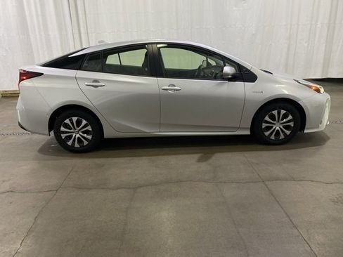 Certified 2022 Toyota Prius LE image 3