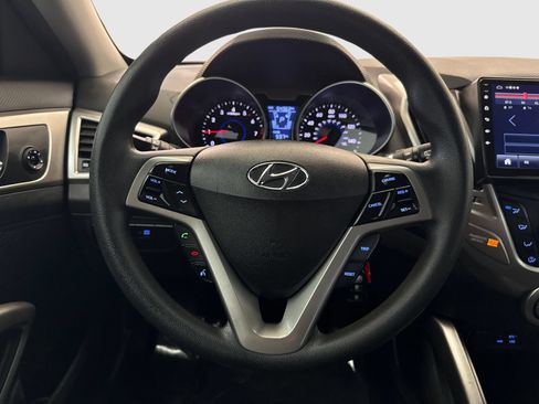 Used 2016 Hyundai Veloster FWD image 19