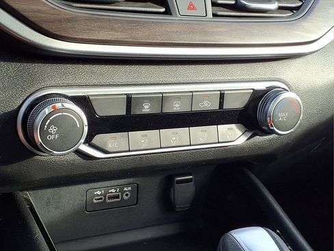 Used 2024 Nissan Altima 2.5 SV image 12