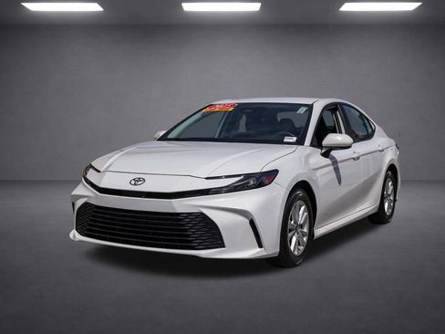 Used 2025 Toyota Camry LE image 8