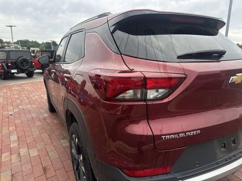 Used 2022 Chevrolet TrailBlazer LT w/ Confidence II Package FWD image 10