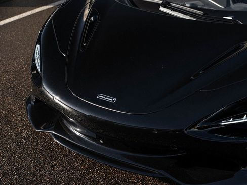 Used 2024 McLaren 750S Spider image 29