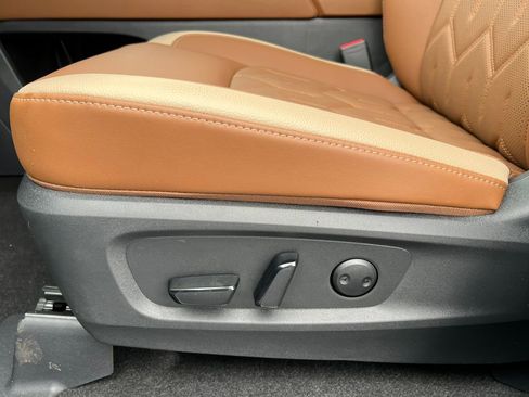 New 2026 Nissan Pathfinder Platinum image 12