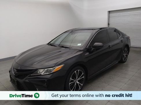 Used 2018 Toyota Camry SE image 1