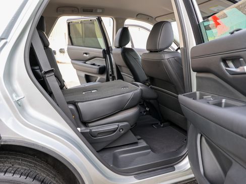 Used 2025 Nissan Pathfinder SL AWD/4WD image 42
