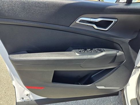 New 2026 Kia Sportage LX w/ LX Convenience Package FWD image 17