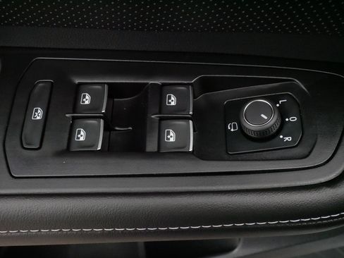 Used 2025 Volkswagen Atlas SEL Premium R-Line image 19