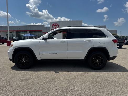 Used 2021 Jeep Grand Cherokee Laredo RWD image 3