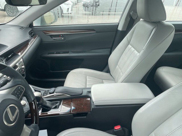 Used 2016 Lexus ES 350 w/ Luxury Package w/Wood Trim FWD image 9