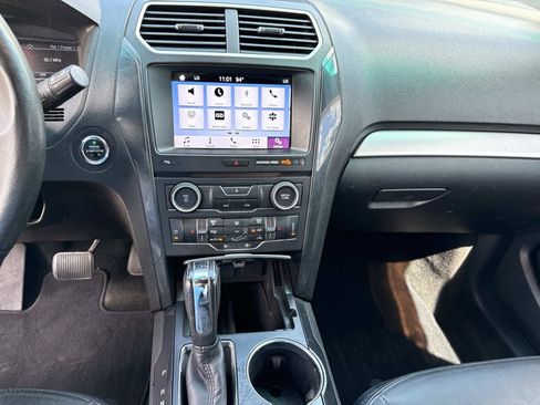 Used 2017 Ford Explorer XLT w/ Equipment Group 202A FWD image 23