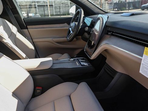 New 2026 Volvo EX90 Plus RWD image 17