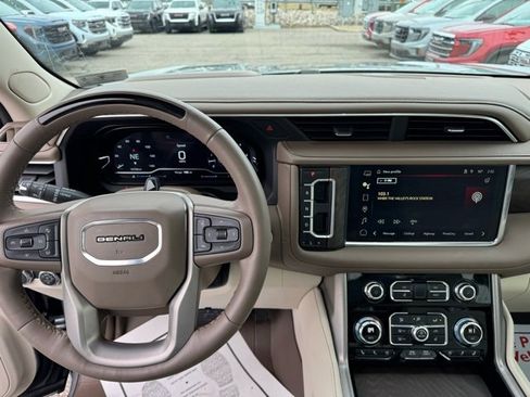 Used 2024 GMC Yukon XL Denali w/ Advanced Technology Package image 13