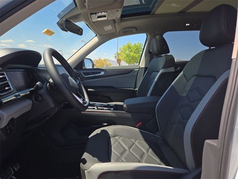 New 2025 Volkswagen Atlas Peak Edition SE image 18