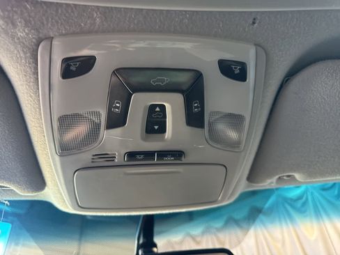 Used 2014 Toyota Sienna SE FWD image 28