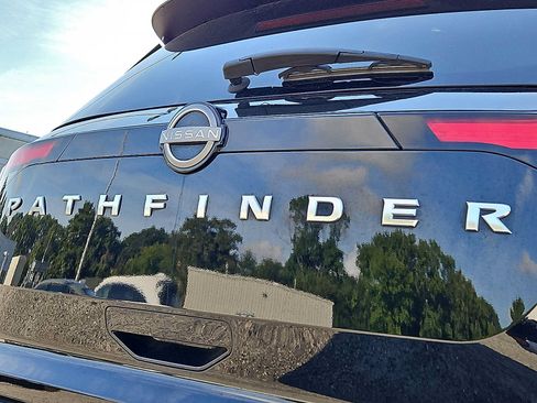 Used 2025 Nissan Pathfinder SV FWD image 34