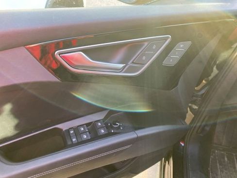 Used 2022 Audi Q4 e-tron Prestige image 18