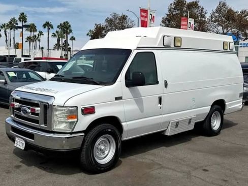 Used 2009 Ford E-350 and Econoline 350 Extended Super Duty RWD image 2