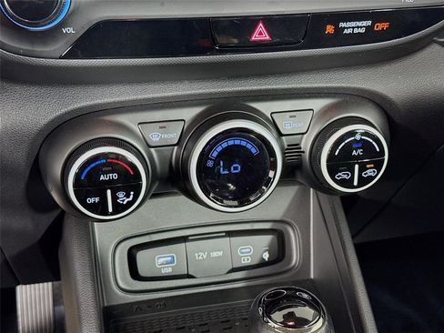 Certified 2025 Hyundai Venue Limited FWD image 17