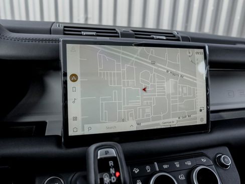 Used 2025 Land Rover Defender 130 X-Dynamic SE image 12