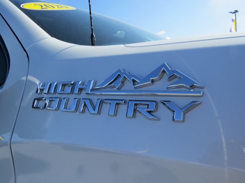 Used 2020 Chevrolet Silverado 1500 High Country w/ Technology Package AWD/4WD image 12