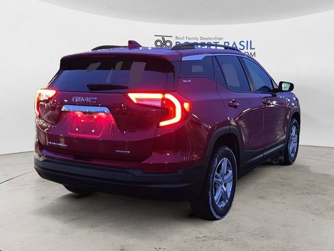 Used 2023 GMC Terrain SLE w/ Driver Convenience Package image 5