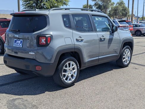 Used 2022 Jeep Renegade Latitude AWD/4WD image 2