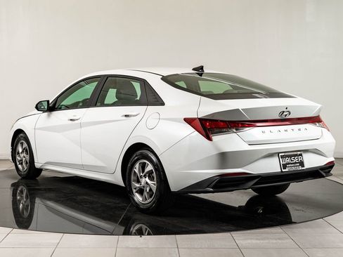 Used 2021 Hyundai Elantra SE FWD image 6