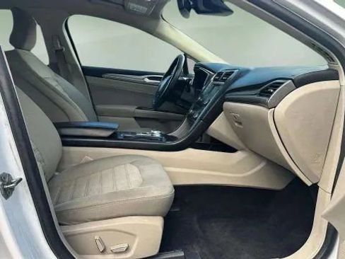 Used 2017 Ford Fusion SE image 42