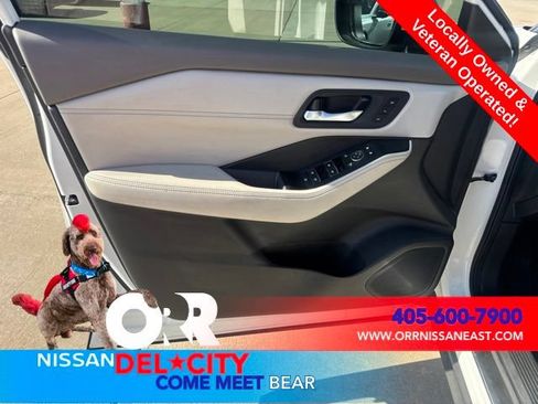 Used 2023 Nissan Rogue SL w/ SL Premium Package FWD image 16