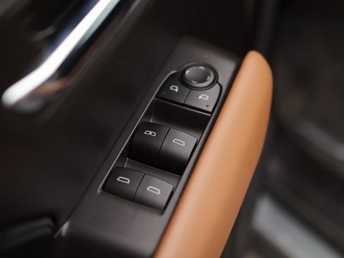 Used 2023 GMC Canyon AT4 image 27