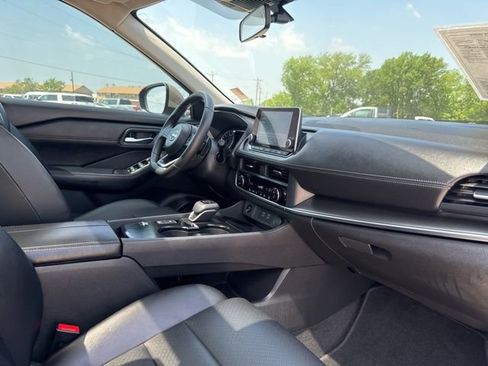 Used 2024 Nissan Rogue SV w/ SV Premium Package FWD image 16