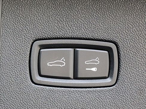 Used 2022 Porsche Cayenne Platinum Edition AWD/4WD image 9