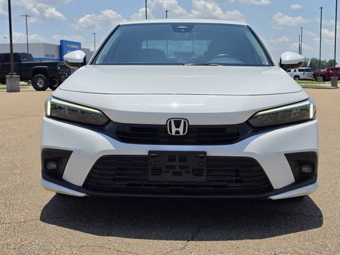 Used 2023 Honda Civic Touring image 2