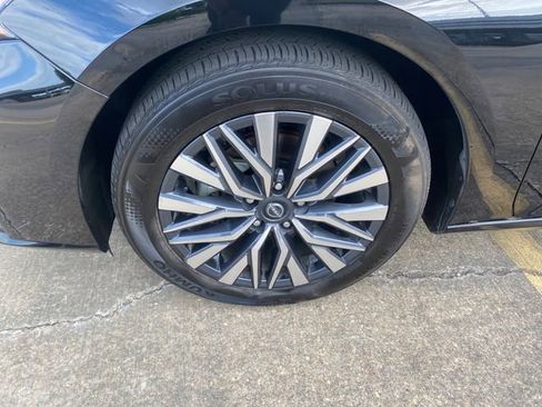 Used 2025 Nissan Altima 2.5 SV FWD image 31