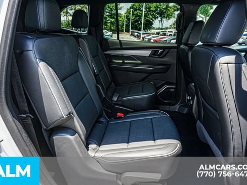 Used 2025 Buick Enclave Preferred AWD/4WD image 25