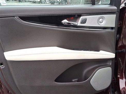 Used 2022 Lincoln Nautilus Black Label w/ Class II Trailer Tow Package image 12